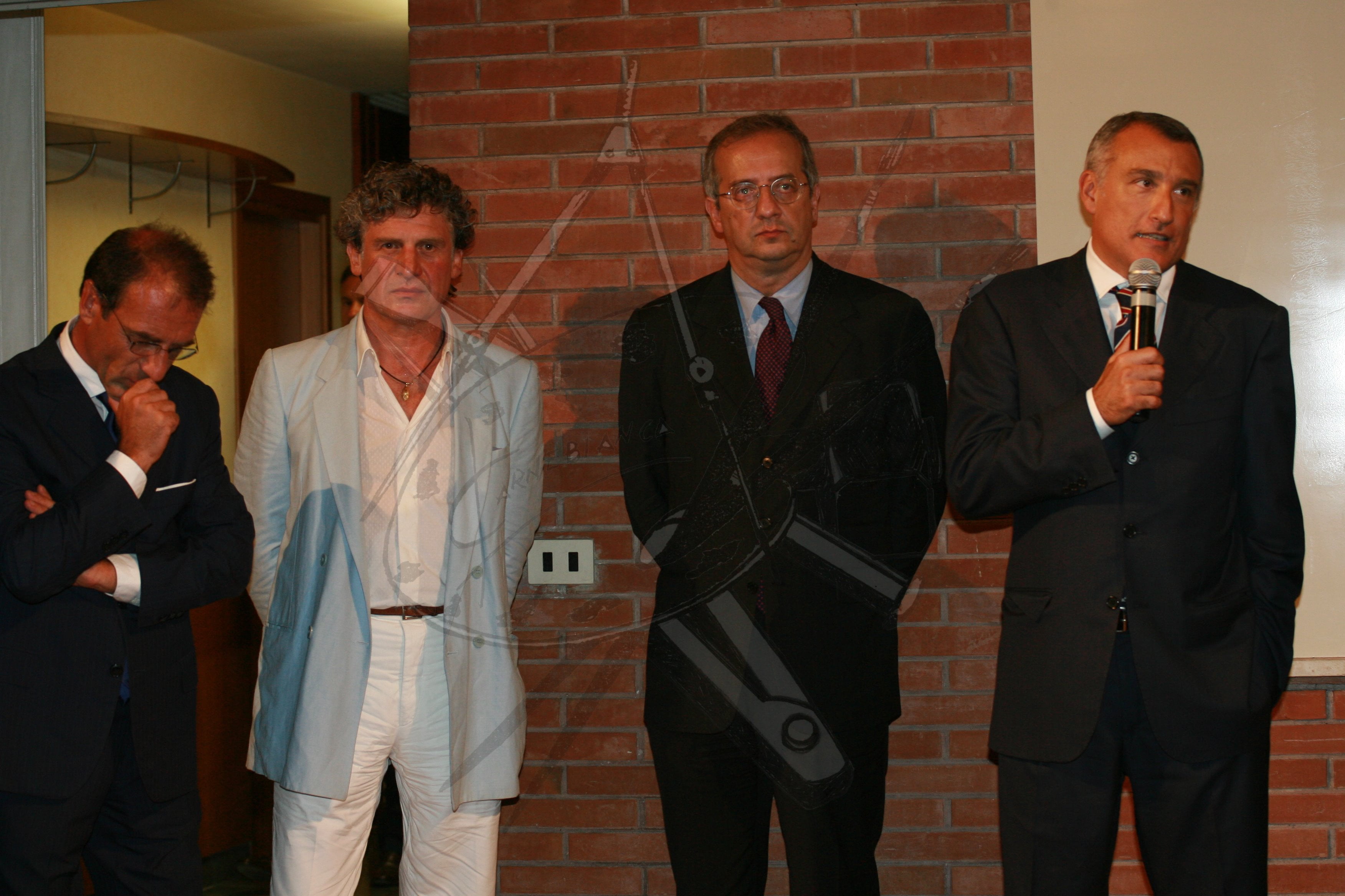 CRONACA-2006-ENZO-ALLA-PREMIAZIONE-FEDERLAZIO-CON-IL-PRESIDENTE-MASSIMO-TABACCHIERA-ENZOIL-SINDACO-WALTER-VELTRONI-IL-GOVERNATORE-PIERO-MARRAZZO.jpg