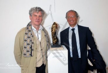 CRONACA-2014-ENZO-CON-LUIGI-BISIGNANI-PREMIATI-AL-PREMIO-SULMONA-2014-1.jpg